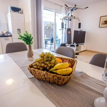 Family Friendly House With A Swimming Pool Milna, Brac - 24609 Vikendica
